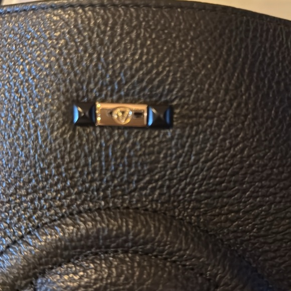 Brand New Valentino pebble finish V embossed front w/ dust cover bag - Picture 6 of 16